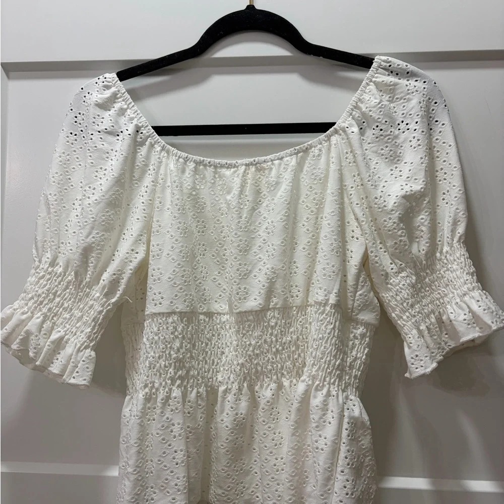 URBAN Romantics White Eyelet Blouse - Picture 3 of 3